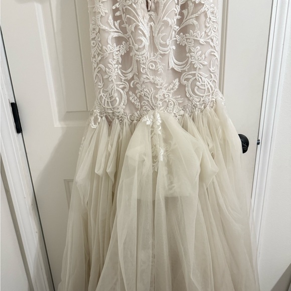 Maggie Sottero Wedding Dress
Strapless Sweetheart Neckline Trumpet Style - Picture 11 of 12